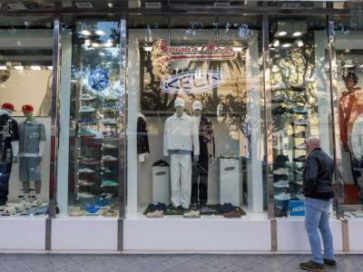 ... e soprattutto il coevo �Banana Moon�, specializzato in vestiti streatwear e legato alla cultura hip-hop, skate e punk